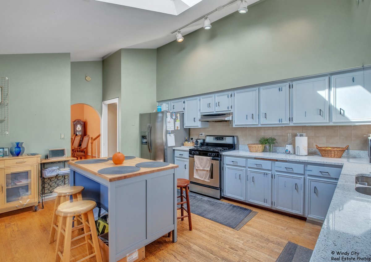 152 May Street Addison, IL 60101 - Photo 4 of 17