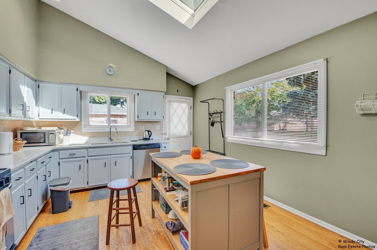 152 May Street Addison, IL 60101 - Photo 5 of 17