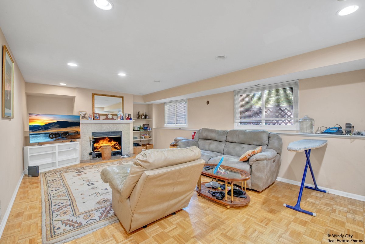 152 May Street Addison, IL 60101 - Photo 9 of 17