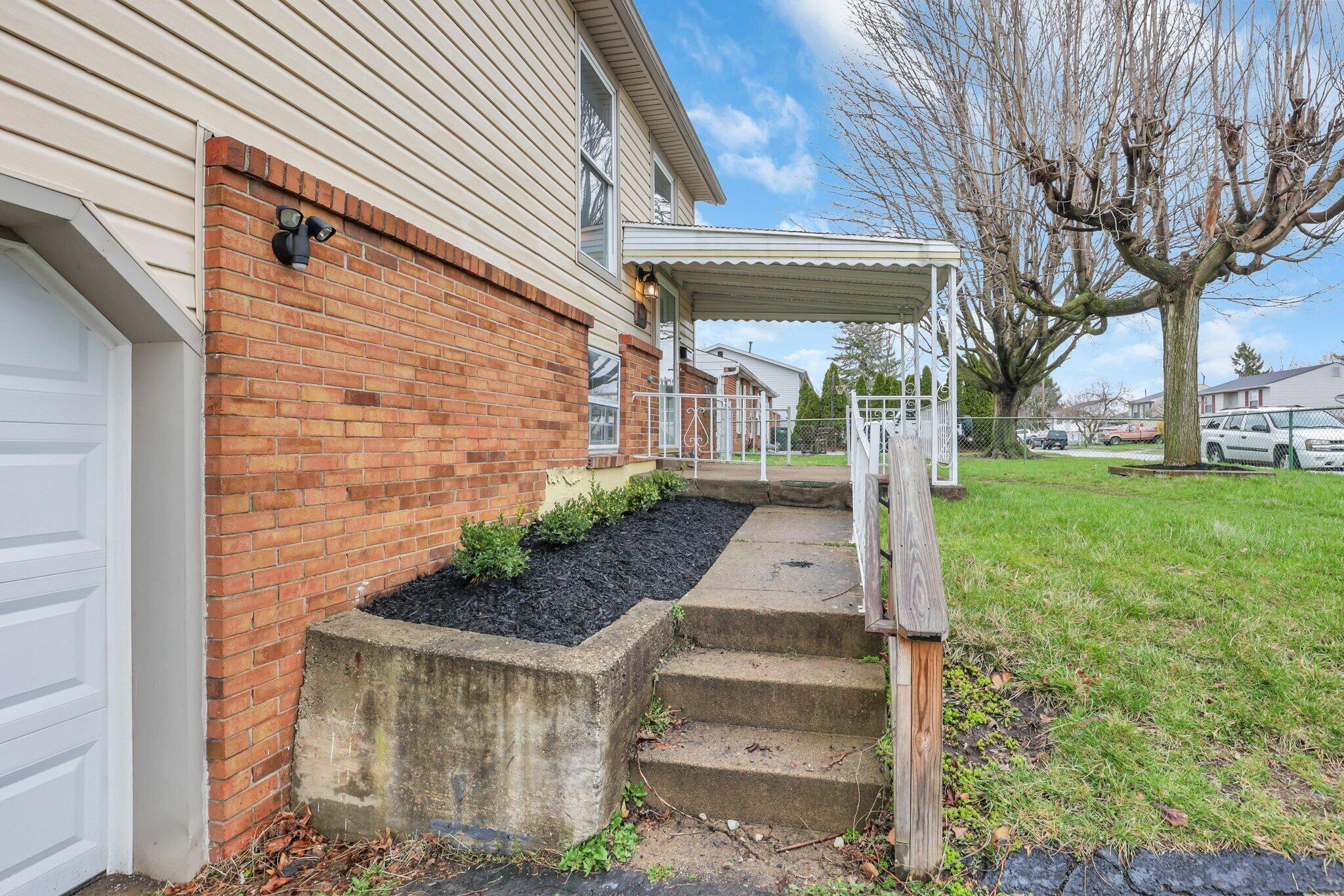 910 Ruma Road Columbus, OH 43207 - Photo 8 of 43 8-web-or-mls-0N4A3281