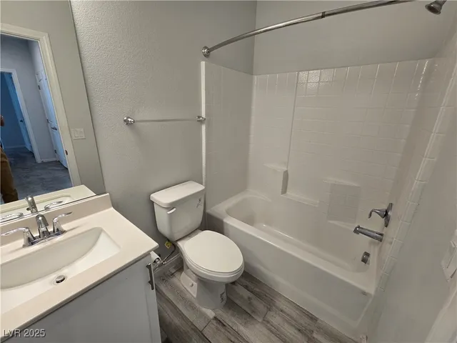 $2,123 | 5846 Steinbeck Vly Street, Las Vegas, NV 89113