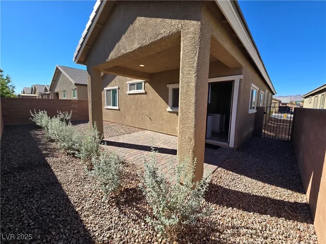 $2,123 | 5846 Steinbeck Vly Street, Las Vegas, NV 89113