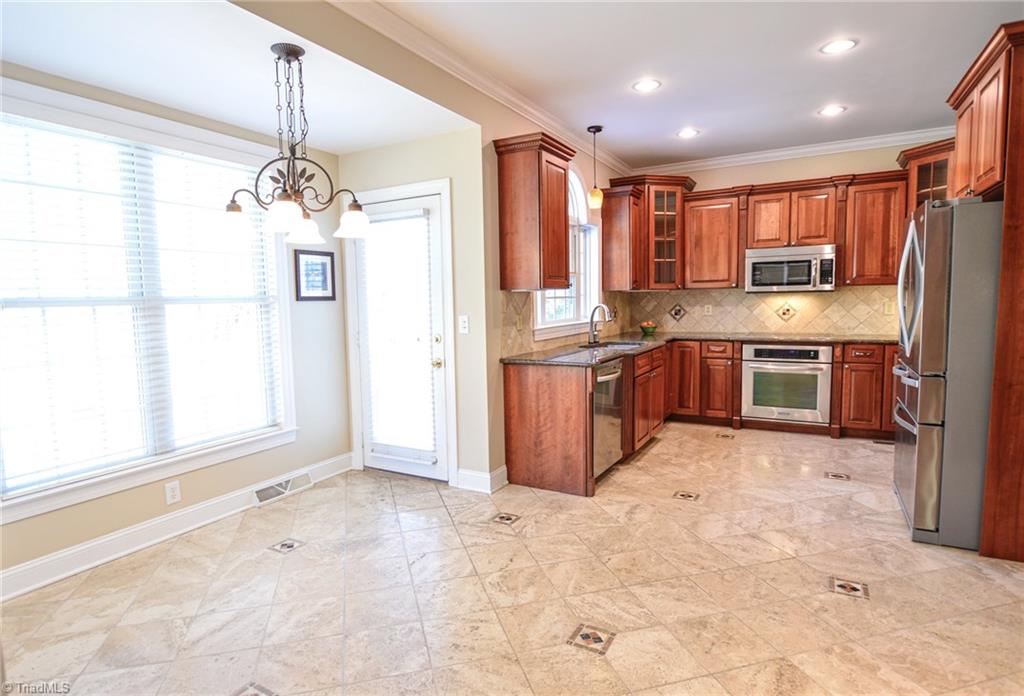 2029 Rossmore Road Clemmons, NC 27012 - Photo 2 of 30 Spacious Kitchen!