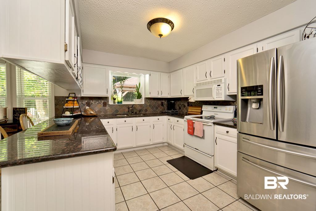 2832 Del Rio Road South Mobile, AL 36693 - Photo 9 of 24