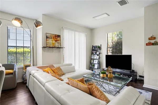 $307,000 | 5520 Kinglethill Drive, Lithia, FL 33547