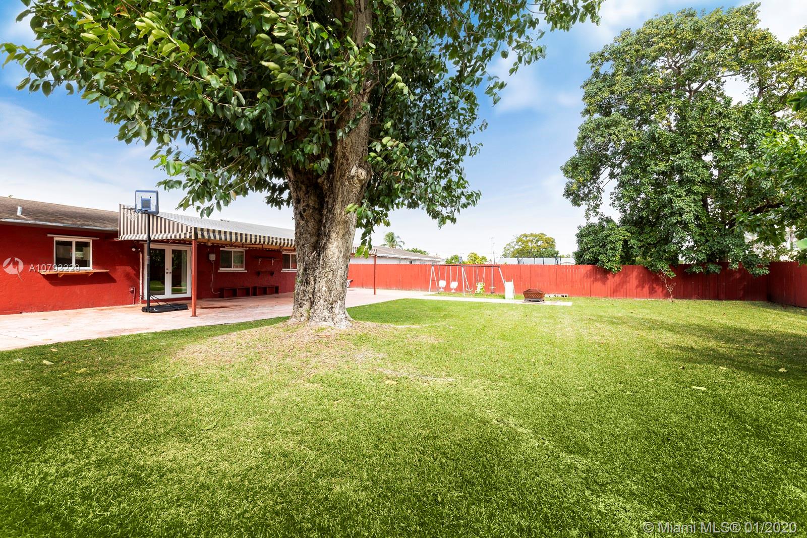 11277 Southwest 111th Court Road Miami, FL 33176 - Photo 13 of 13 Recreation sized back garden