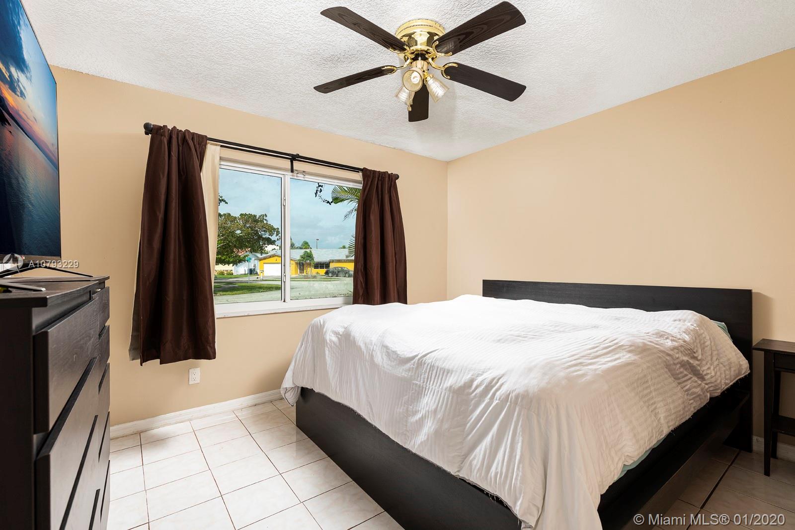 11277 Southwest 111th Court Road Miami, FL 33176 - Photo 7 of 13 Master bedroom
