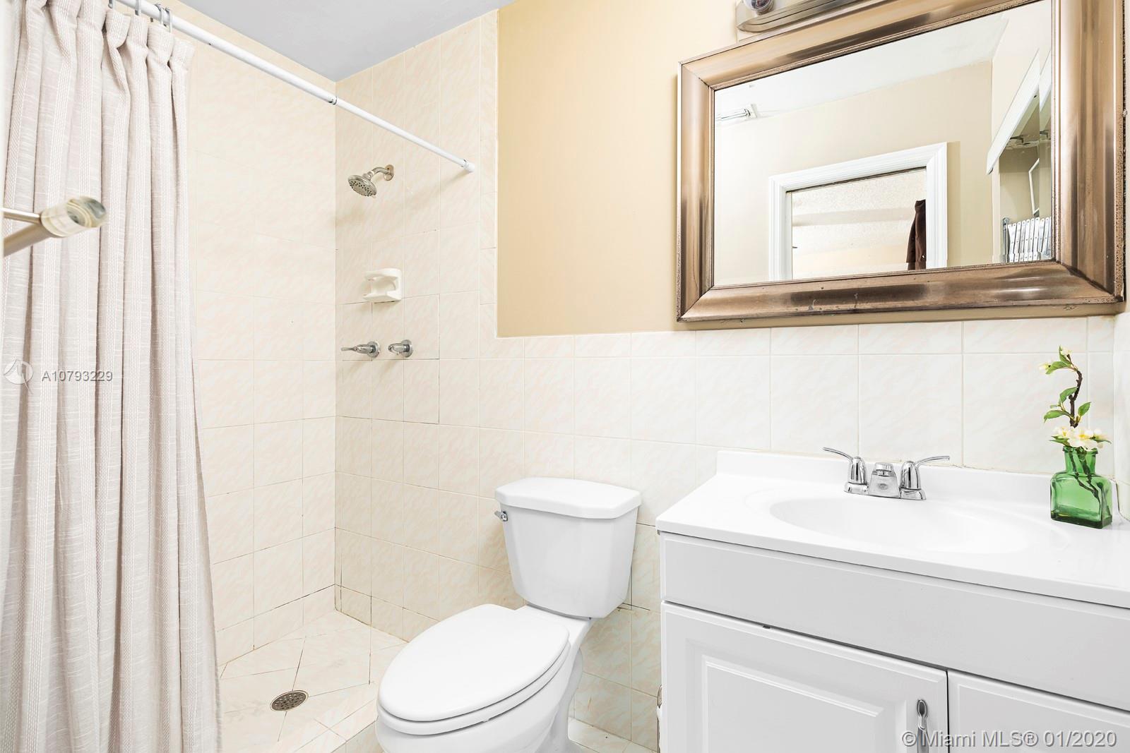 11277 Southwest 111th Court Road Miami, FL 33176 - Photo 8 of 13 Master bathroom