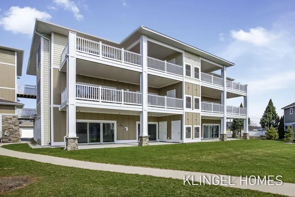 $450,000 | 930 West Savidge Street, Unit 4, Spring Lake, MI 49456