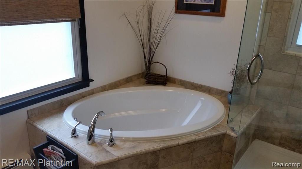 8625 Hidden Lake Drive Howell, MI 48855 - Photo 10 of 19