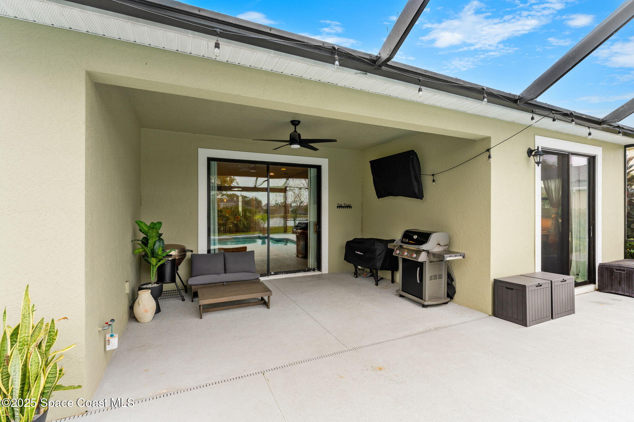8545 Stalwart Circle Melbourne, FL 32940 - Photo 18 of 51 a living room with furniture