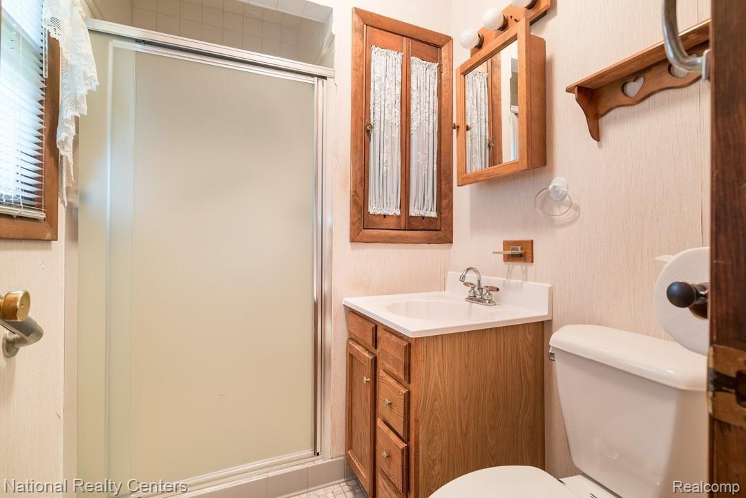 1615 East Wattles Road Troy, MI 48085 - Photo 19 of 25 Master bathroom
