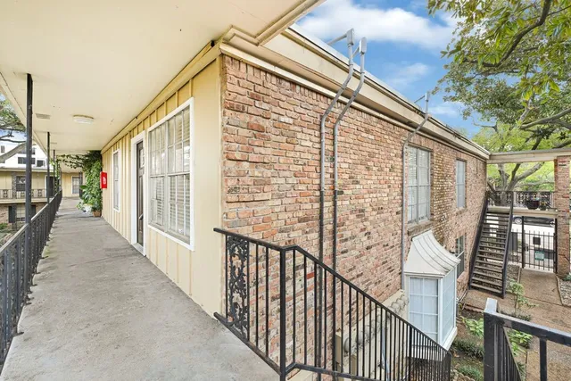 $950 | 3224 Timmons Lane, Unit 130, Houston, TX 77027