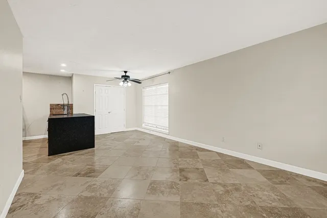 $950 | 3224 Timmons Lane, Unit 130, Houston, TX 77027