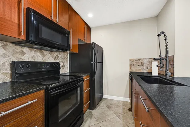 $950 | 3224 Timmons Lane, Unit 130, Houston, TX 77027