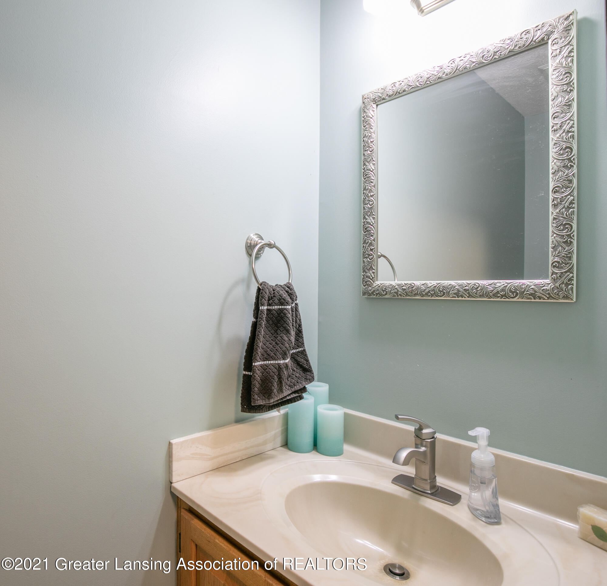 15270 Boichot Road Lansing, MI 48906 - Photo 4 of 23 Half Bath