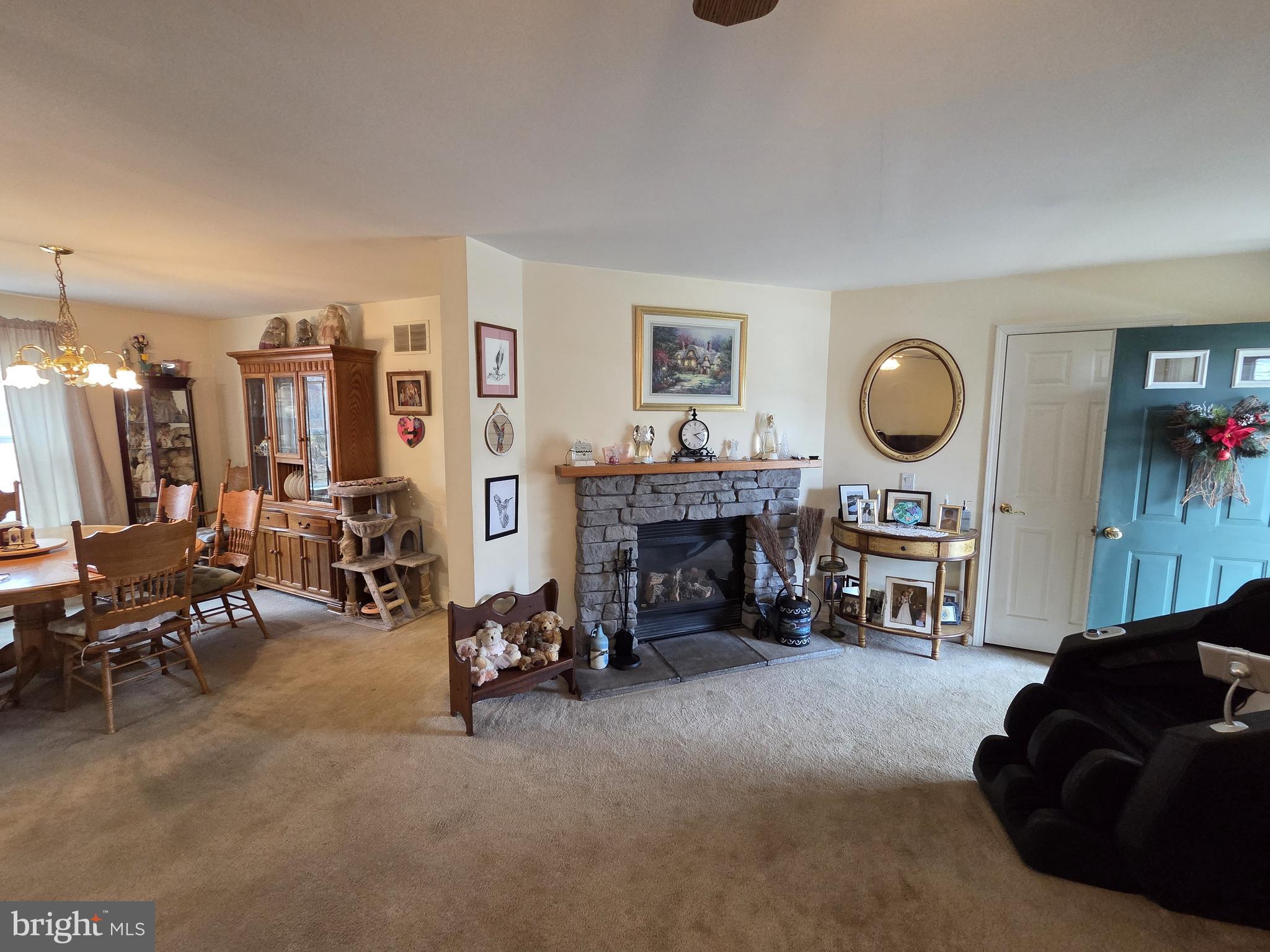124 Hagersville Road Salem, NJ 08079 - Photo 12 of 25 Gas fireplace