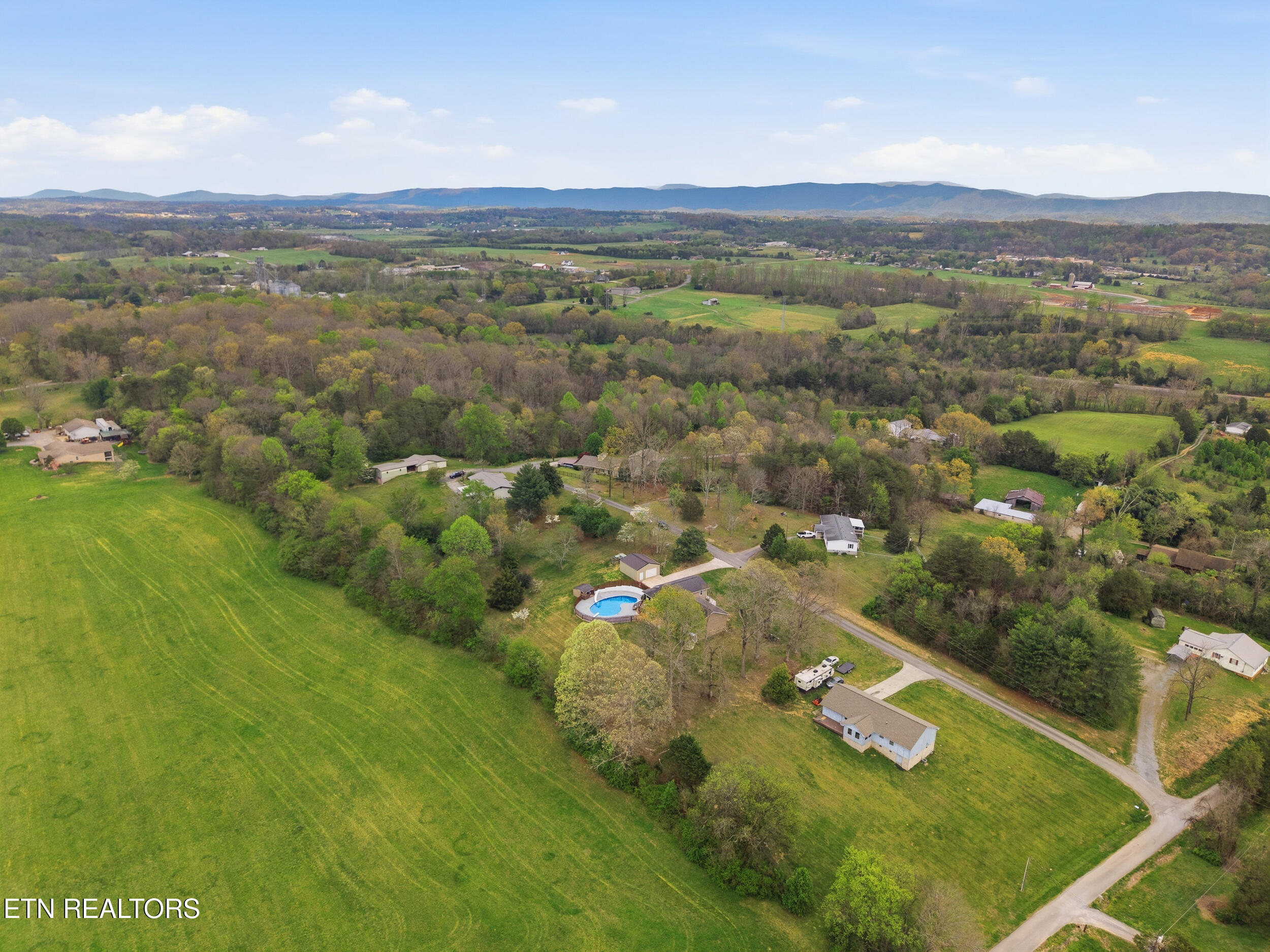 127 Evans Road Greenback, TN 37742 - Photo 11 of 43 11_127_evans_rd_0029