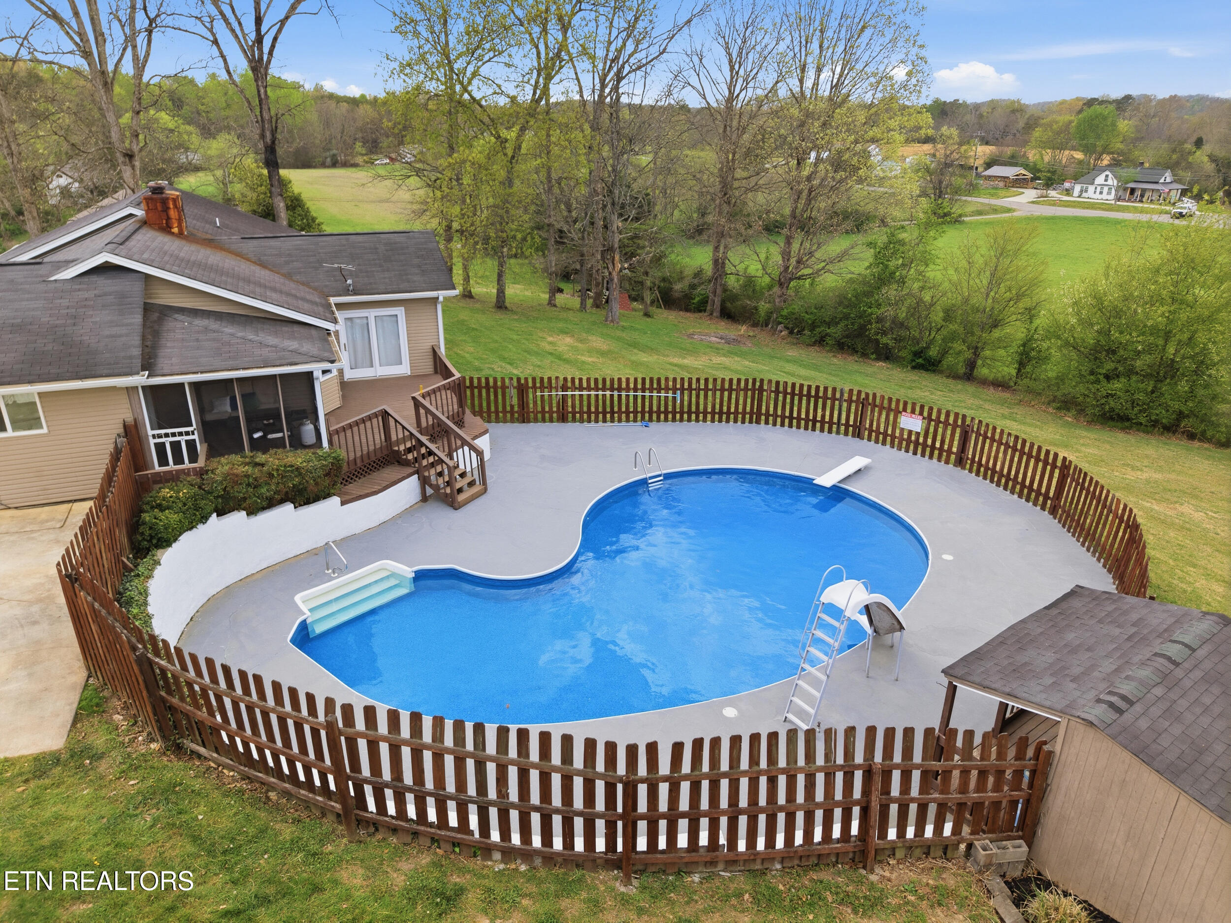 127 Evans Road Greenback, TN 37742 - Photo 15 of 43 16_127_evans_rd_0041