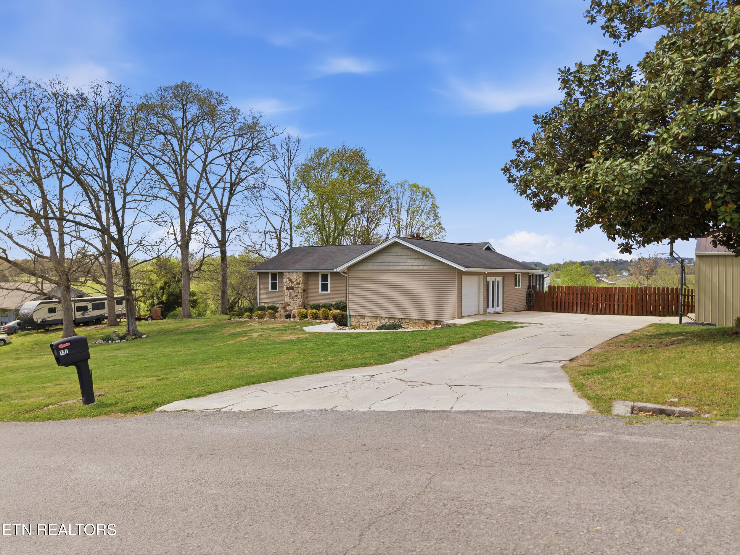 127 Evans Road Greenback, TN 37742 - Photo 4 of 43 4_127_evans_rd_0008