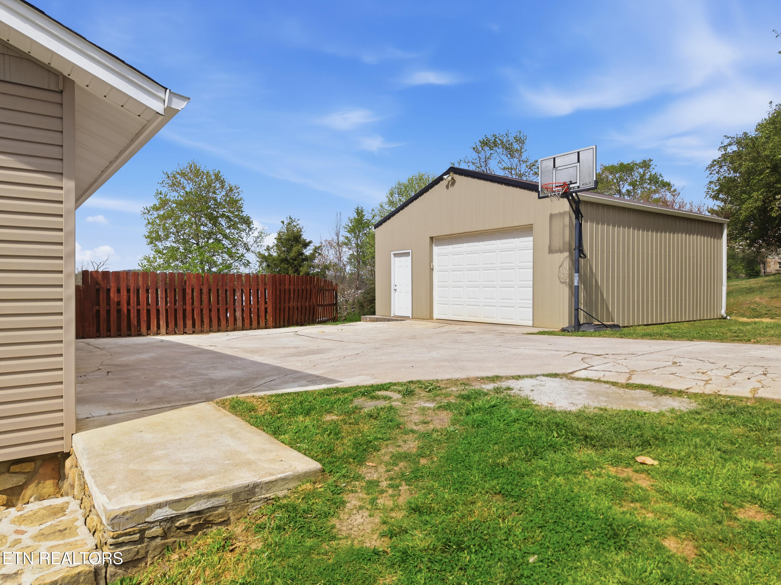 127 Evans Road Greenback, TN 37742 - Photo 5 of 43 5_127_evans_rd_0011