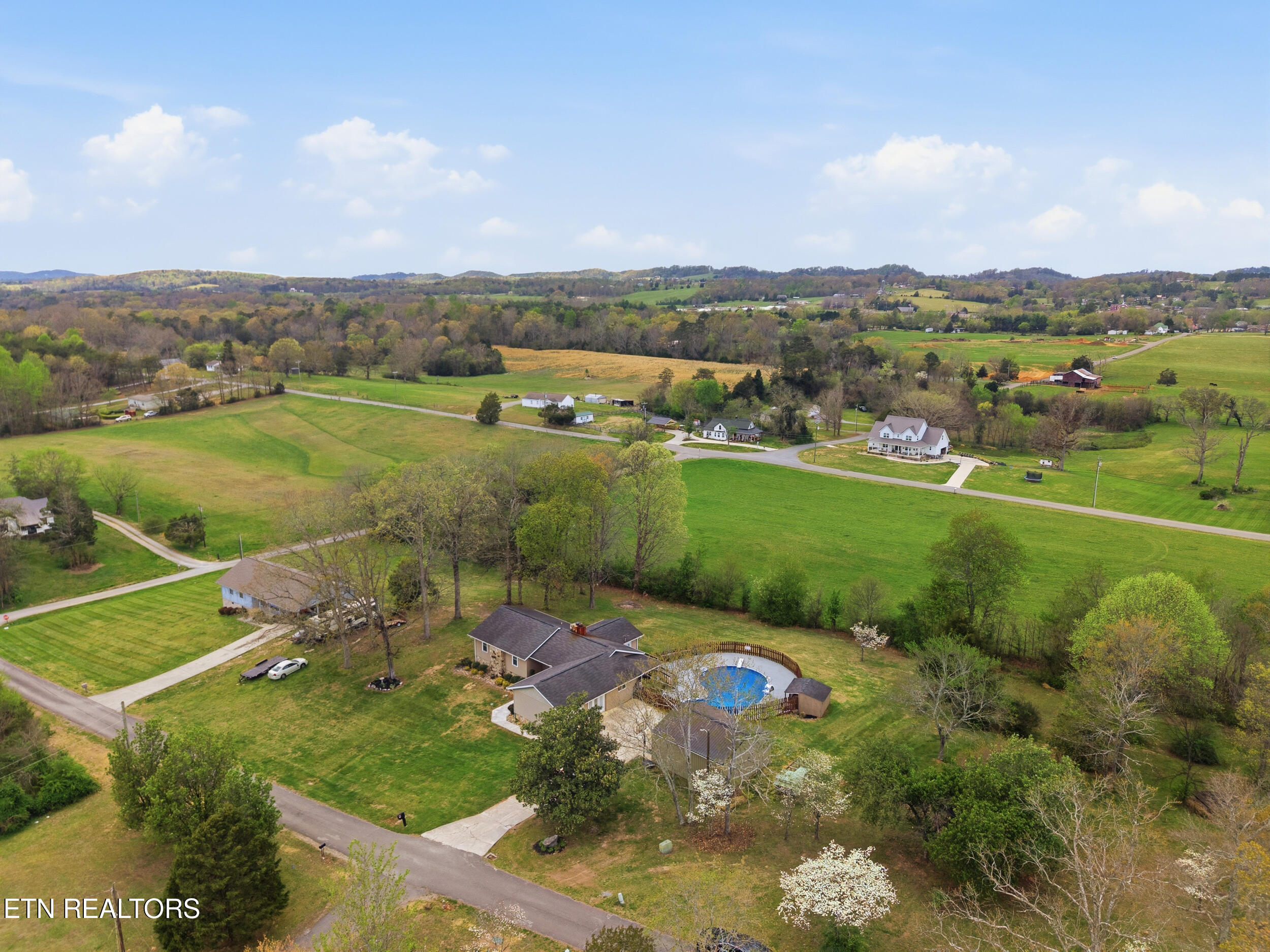 127 Evans Road Greenback, TN 37742 - Photo 8 of 43 8_127_evans_rd_0020