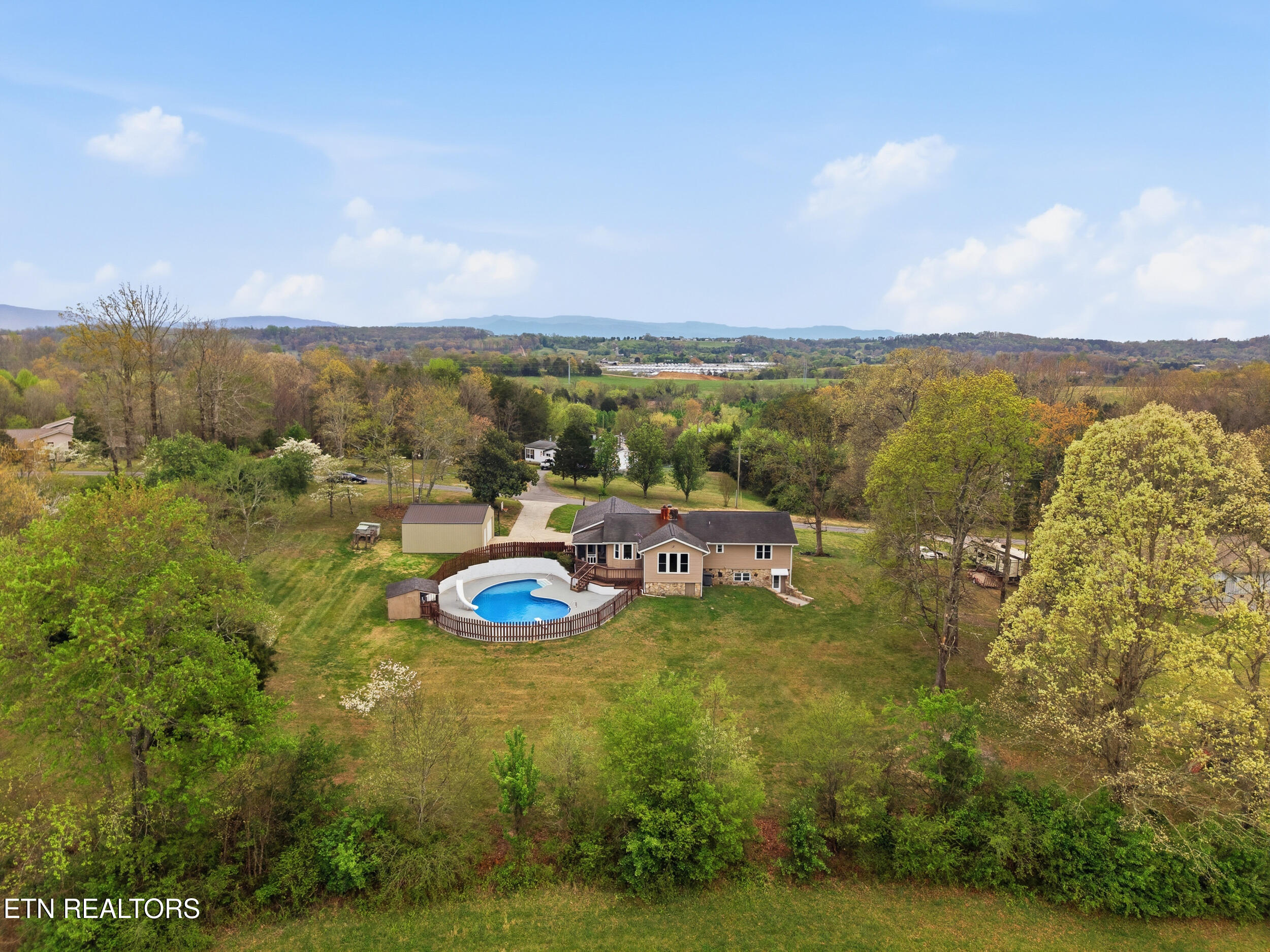 127 Evans Road Greenback, TN 37742 - Photo 10 of 43 10_127_evans_rd_0026