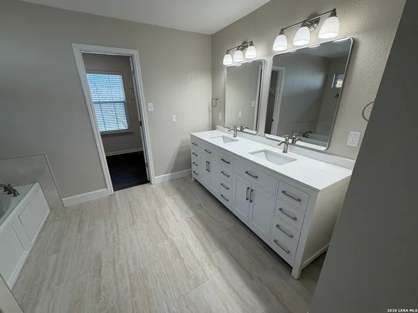 $2,350 | 13027 5 Brooks, Helotes, TX 78023