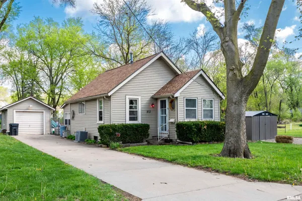 $64,900 | 1613 Willow Street, Pekin, IL 61554