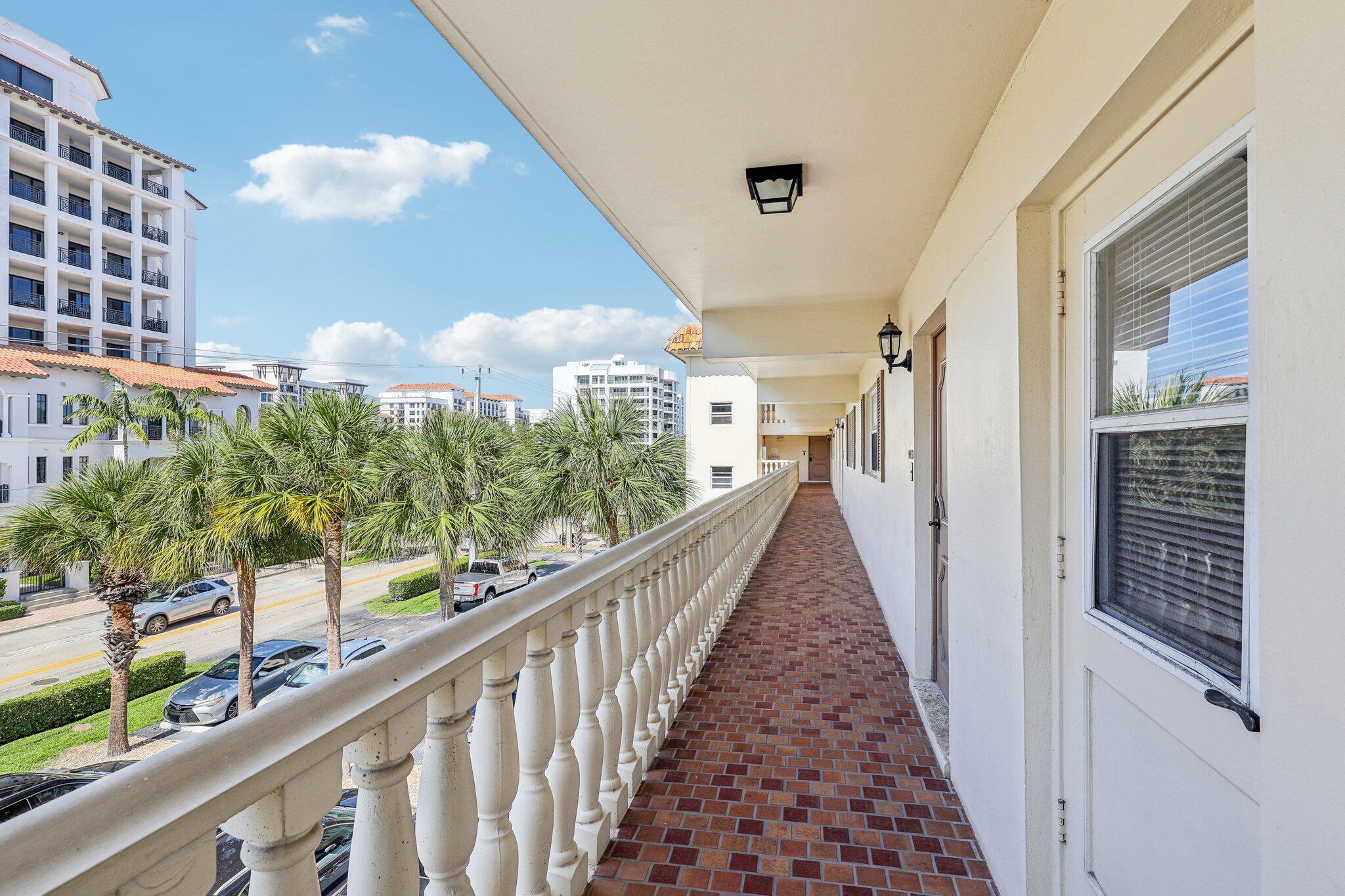 200 East Royal Palm Road, Unit 304 Boca Raton, FL 33432 - Photo 5 of 37 5-web-or-mls-E Royal Palm Rd-2005-005