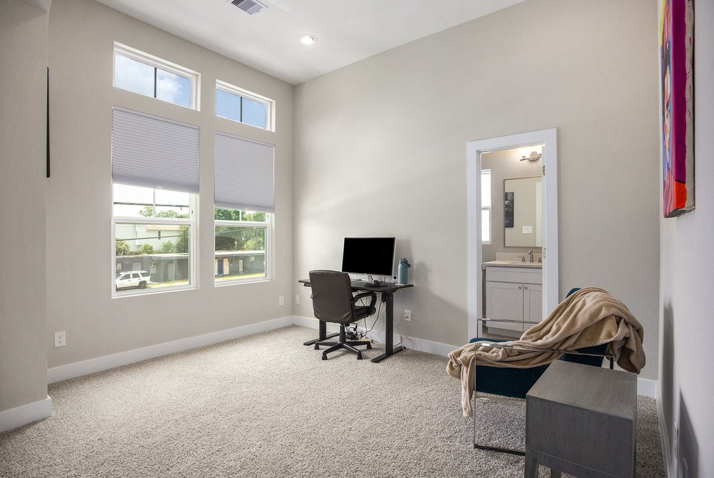 5518 Rosslyn Road Houston, TX 77091 - Photo 12 of 19 Secondary bedroom in the front of the home