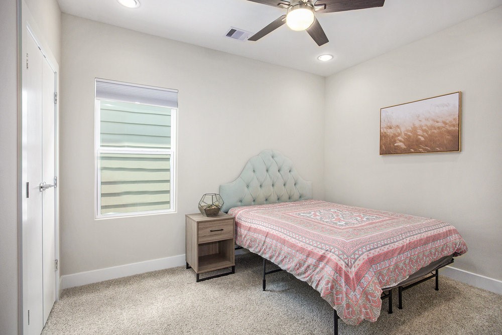 5518 Rosslyn Road Houston, TX 77091 - Photo 14 of 19 Third bedroom