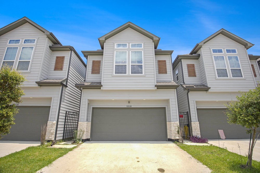 5518 Rosslyn Road Houston, TX 77091 - Photo 2 of 19 Private driveway!