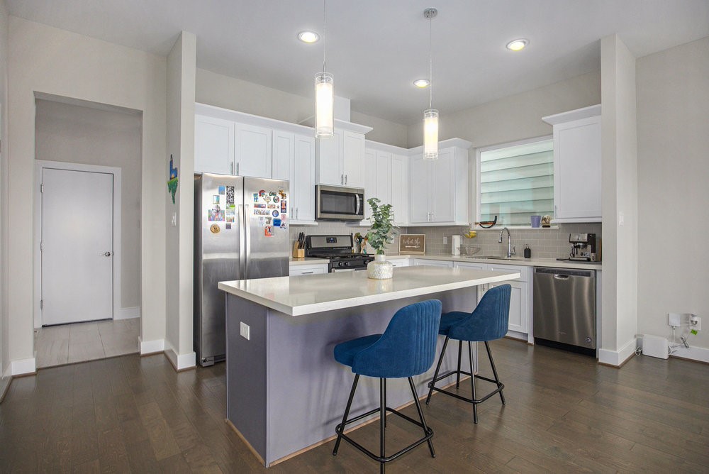 5518 Rosslyn Road Houston, TX 77091 - Photo 4 of 19 Open concept kitchen perfect for entertaining!