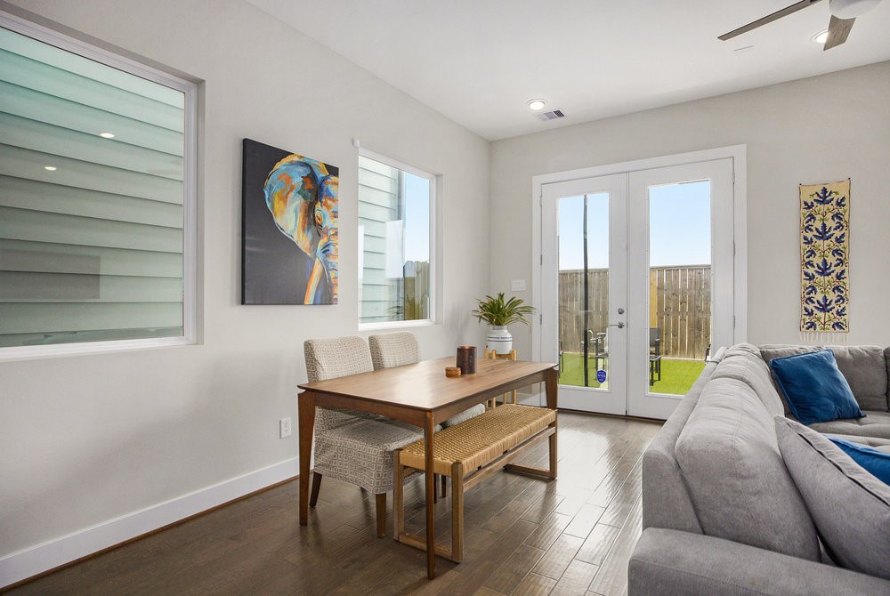 5518 Rosslyn Road Houston, TX 77091 - Photo 7 of 19 Breakfast area and backdoor leading to low maintenance turf yard!