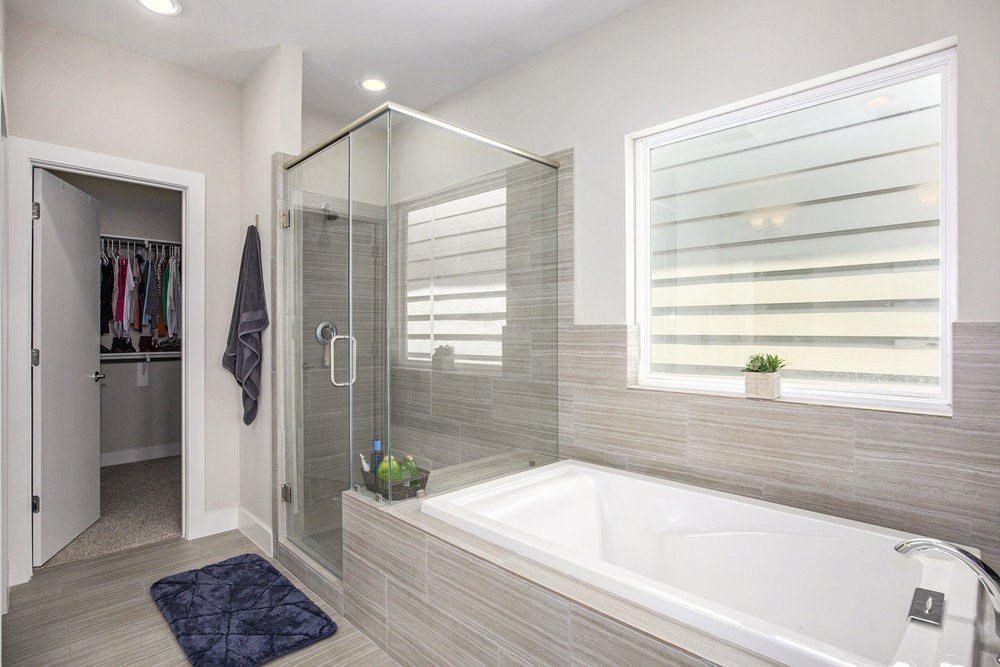 5518 Rosslyn Road Houston, TX 77091 - Photo 8 of 19 Deep soaking tub and separate walk in shower in primary bathroom!