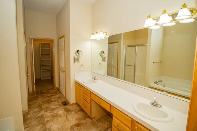 $289,900 | 2255 North Lakeway Circle, Wichita, KS 67205