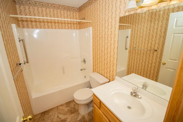 $289,900 | 2255 North Lakeway Circle, Wichita, KS 67205