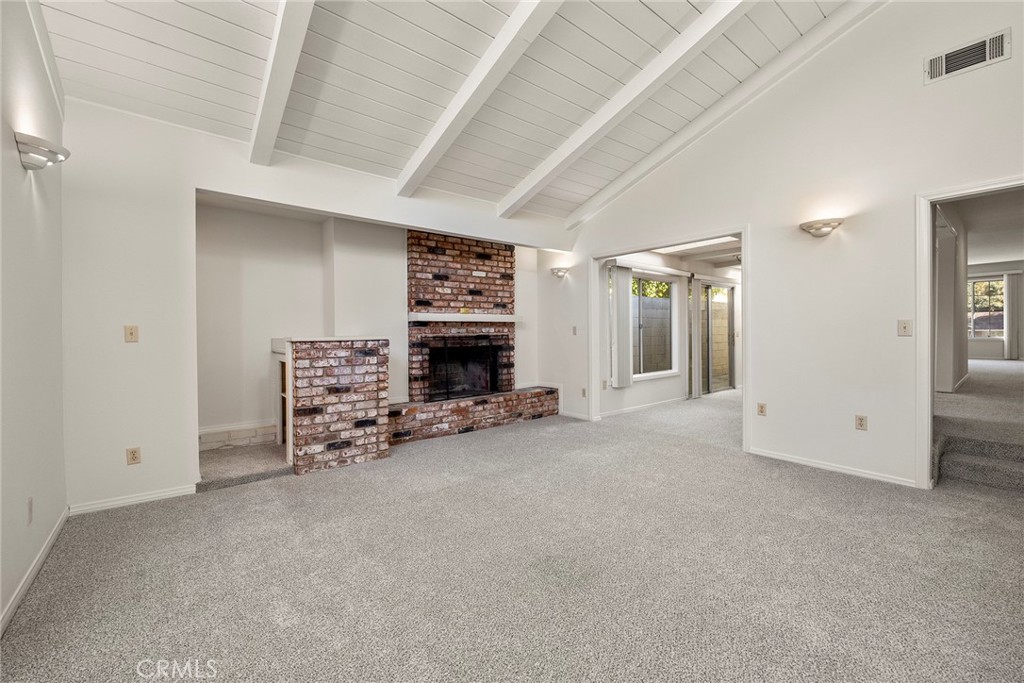 4821 Hampton Road La Canada Flintridge, CA 91011 - Photo 14 of 36 an empty room with furniture and a window