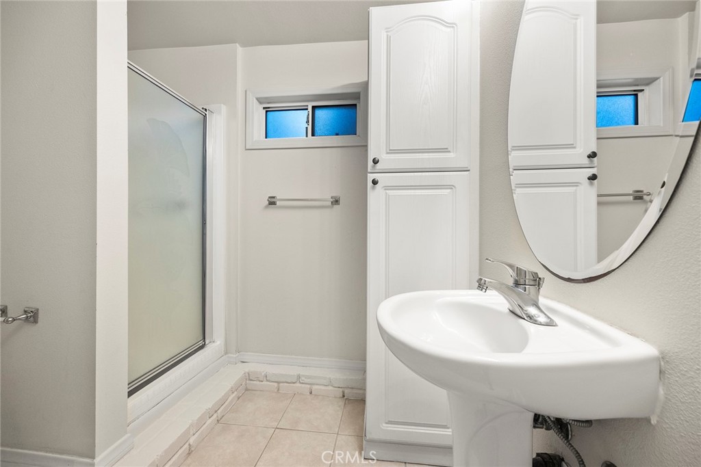 4821 Hampton Road La Canada Flintridge, CA 91011 - Photo 29 of 36 a bathroom with a sink and a mirror