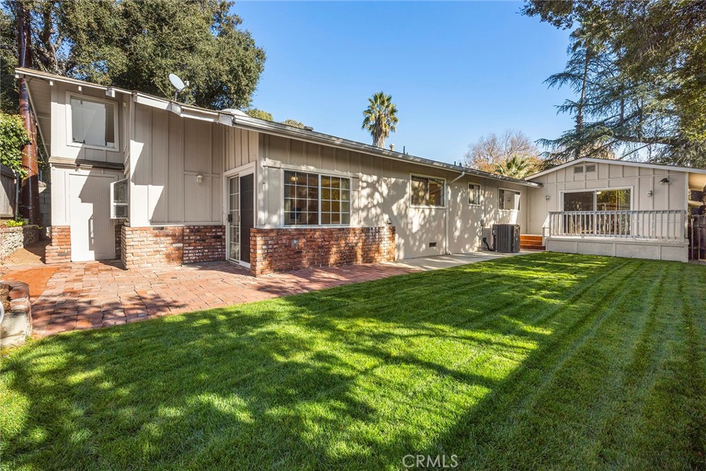4821 Hampton Road La Canada Flintridge, CA 91011 - Photo 31 of 36 a view of a yard with patio