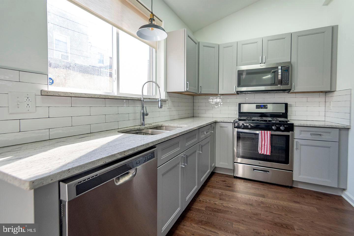 2159 East Gordon Street Philadelphia, PA 19125 - Photo 4 of 15