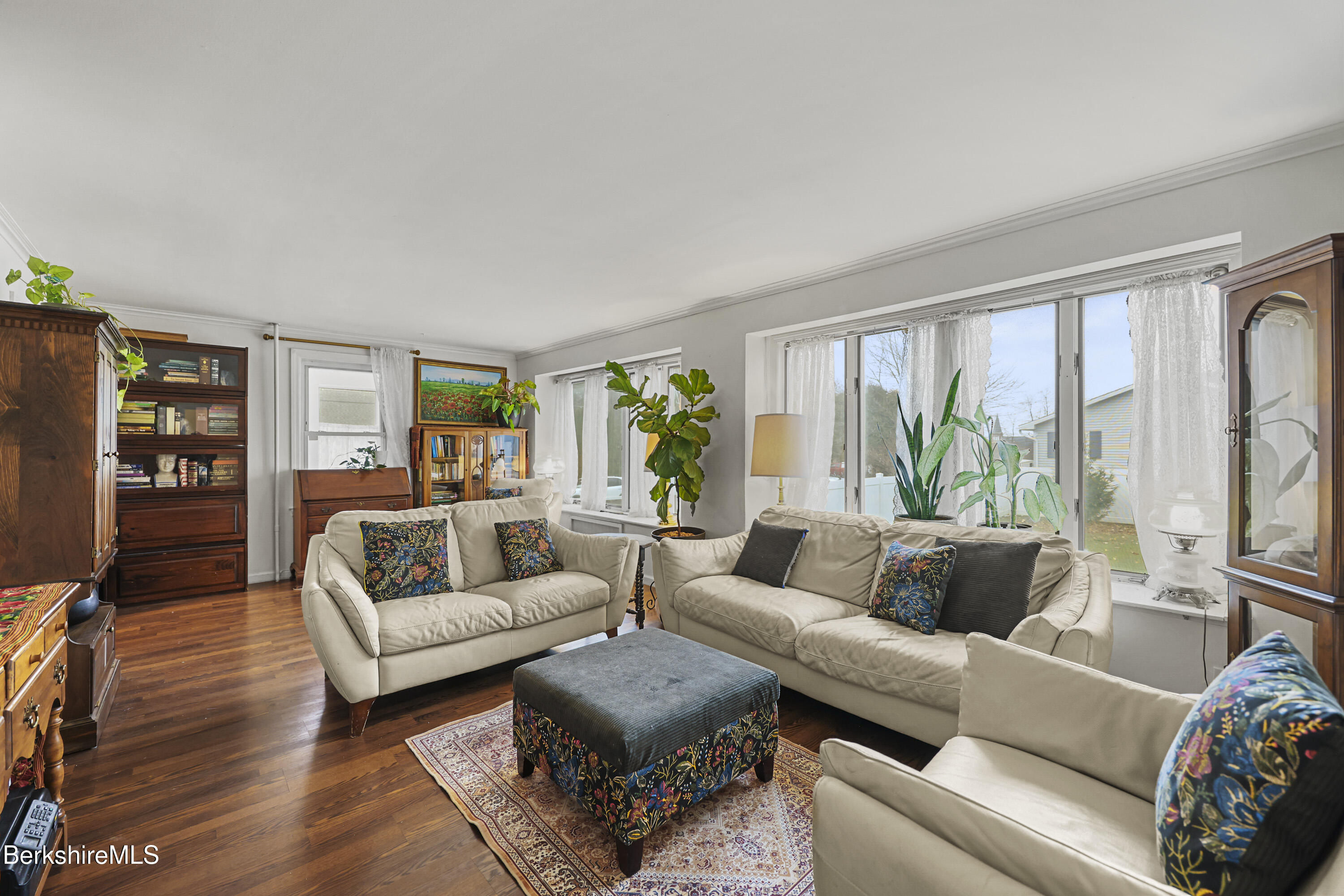 25 Calumet Street Pittsfield, MA 01201 - Photo 13 of 61 Living Room