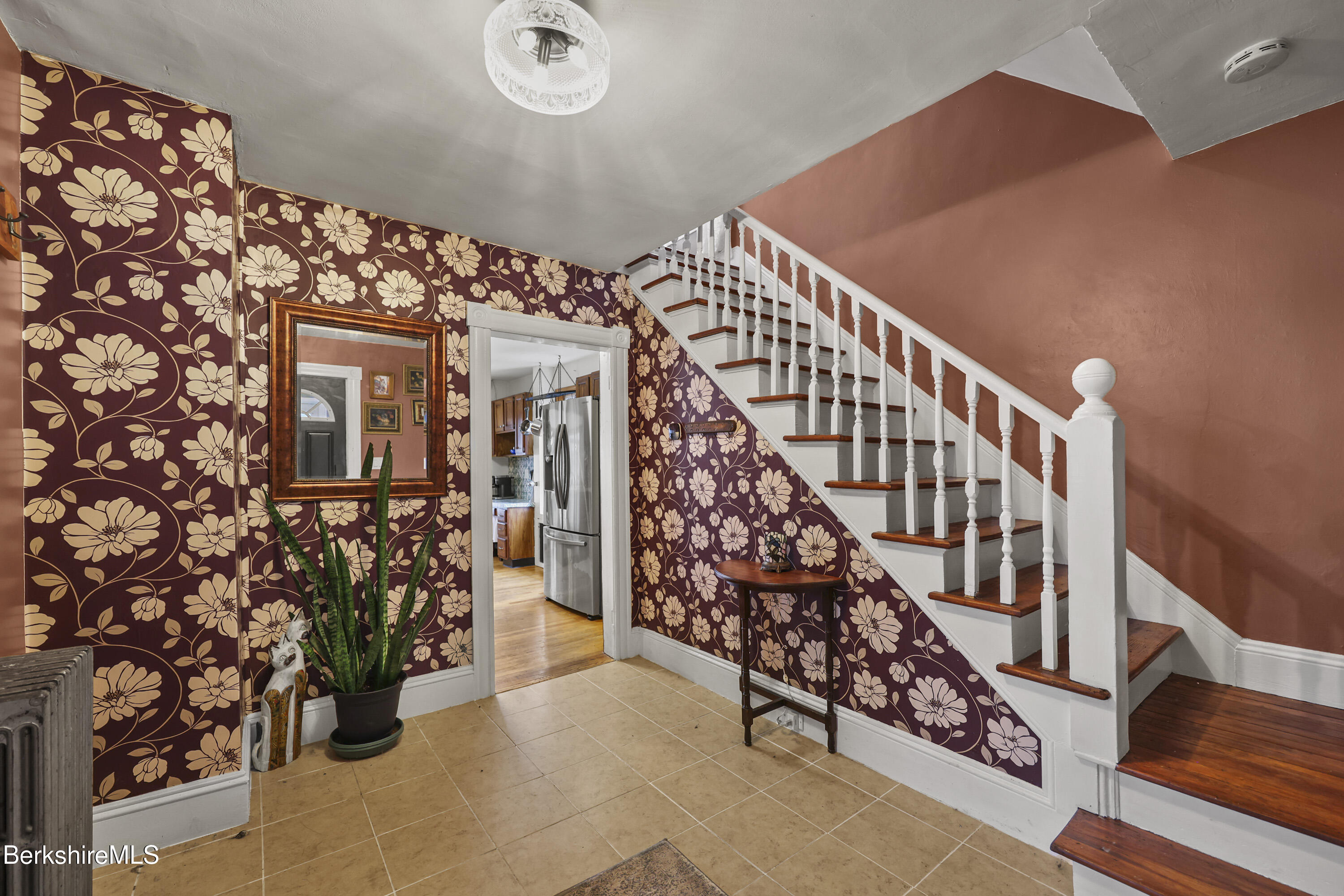 25 Calumet Street Pittsfield, MA 01201 - Photo 8 of 61 Foyer