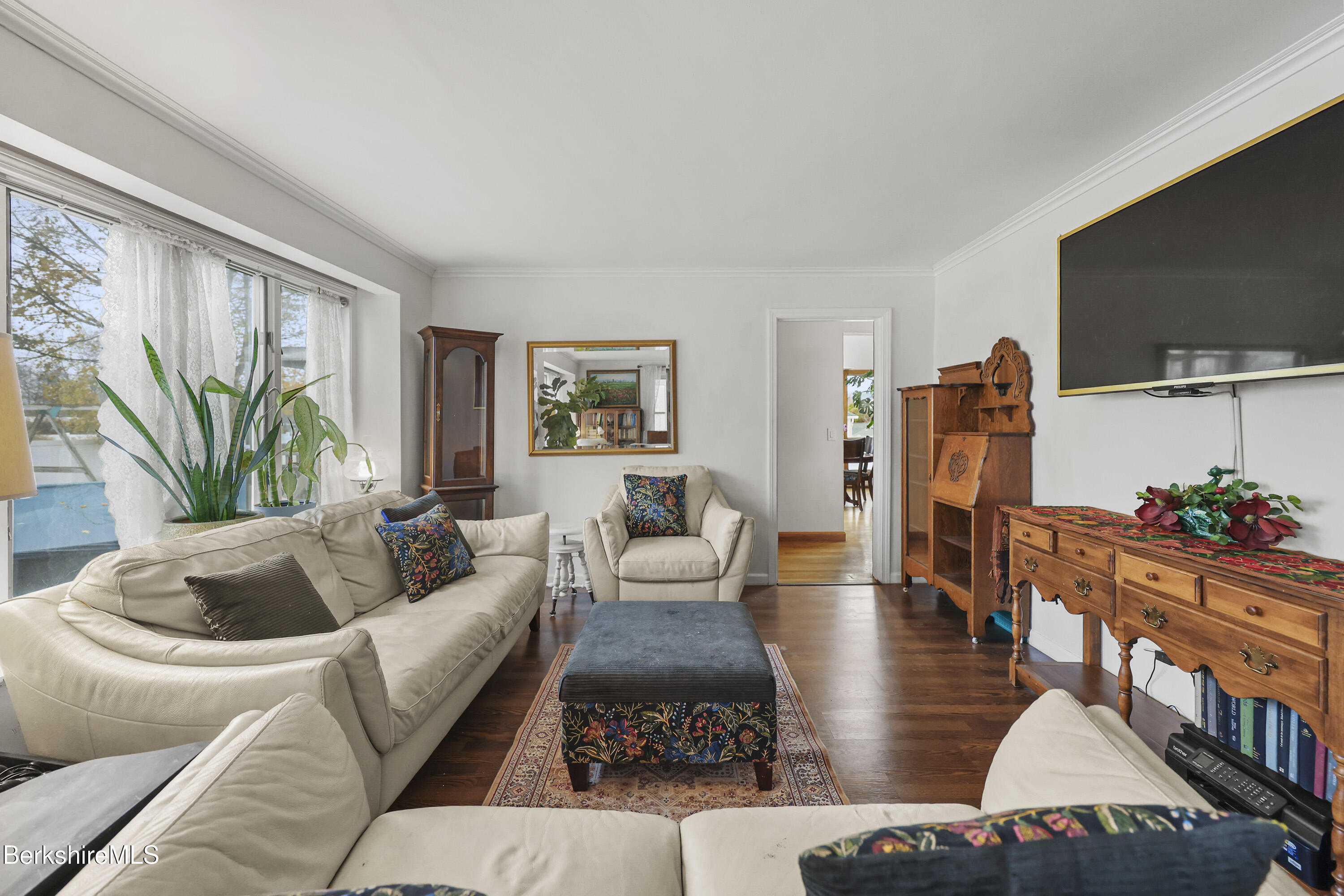 25 Calumet Street Pittsfield, MA 01201 - Photo 9 of 61 Living Room
