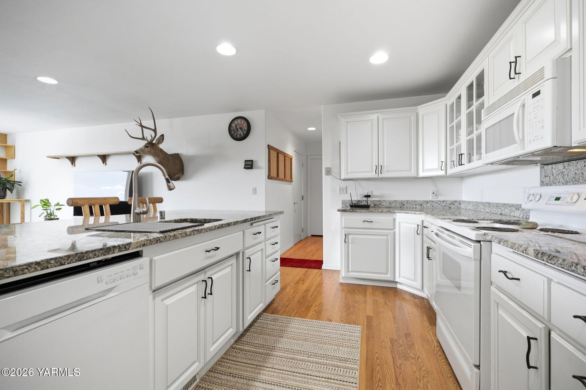 999 Elk Ridge Lane Selah, WA 98942 - Photo 12 of 43 Kitchen