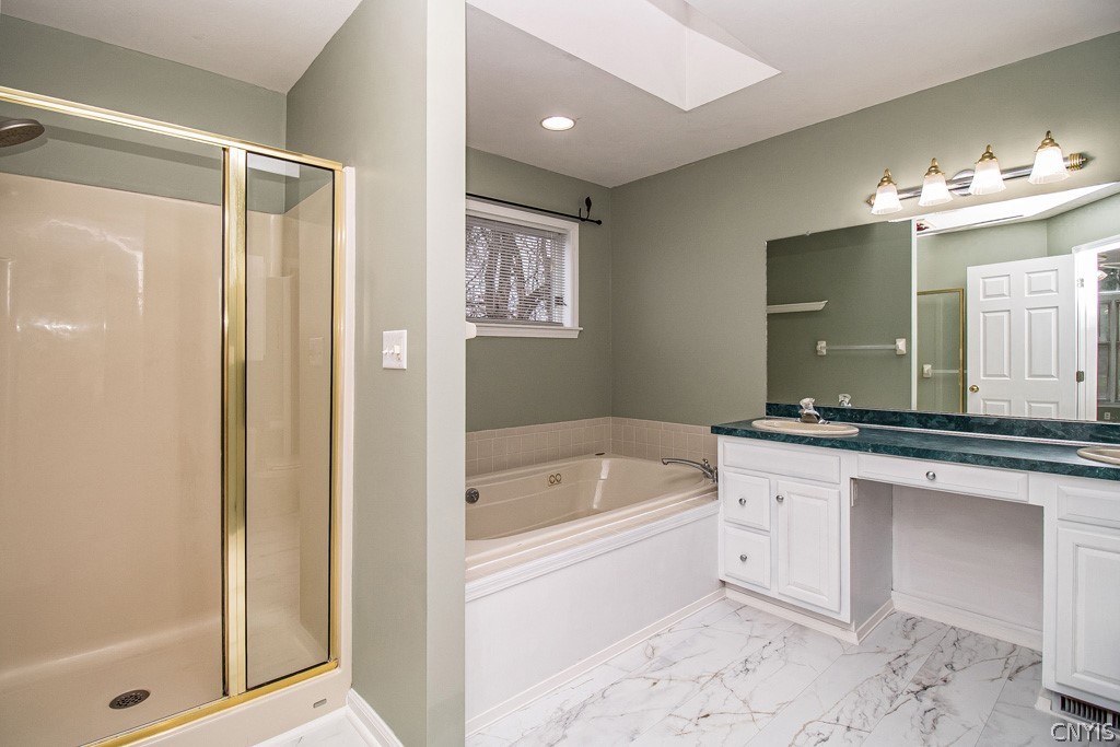 8251 Kirkville Road Manlius, NY 13082 - Photo 26 of 45 Primary bath with jacuzzi tub