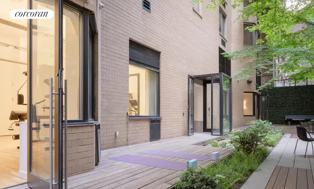 $970,000 | 234 East 46th Street, Unit 302 | Midtown East