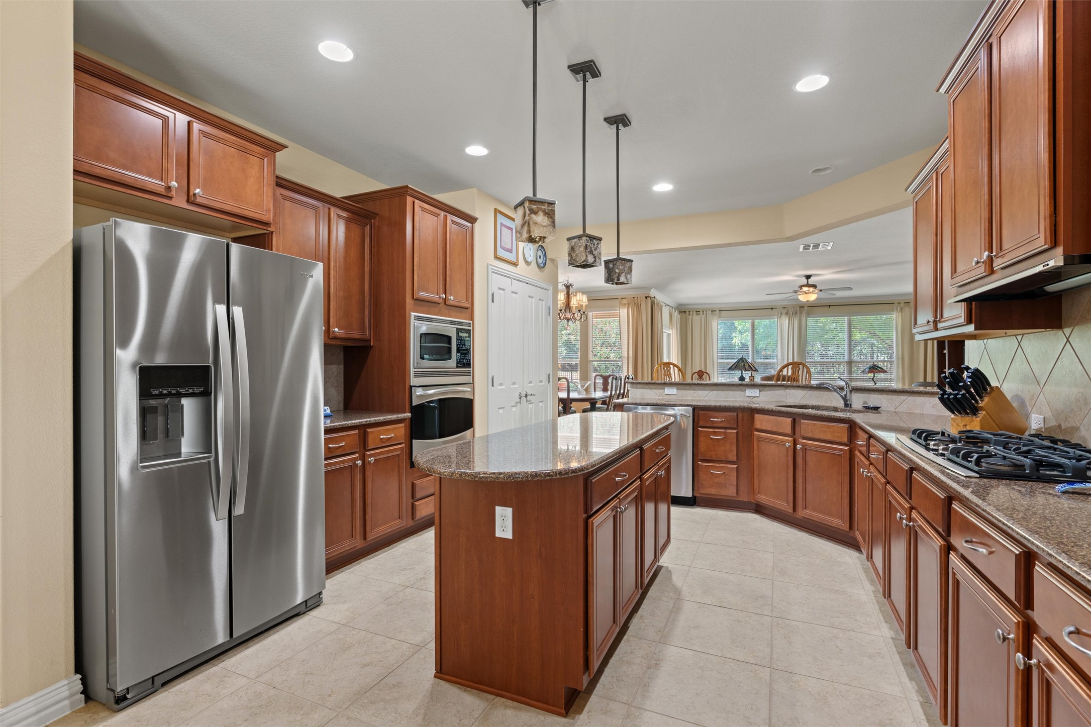 113 Independence Creek Lane Georgetown, TX 78633 - Photo 13 of 36 Gallery Image 13