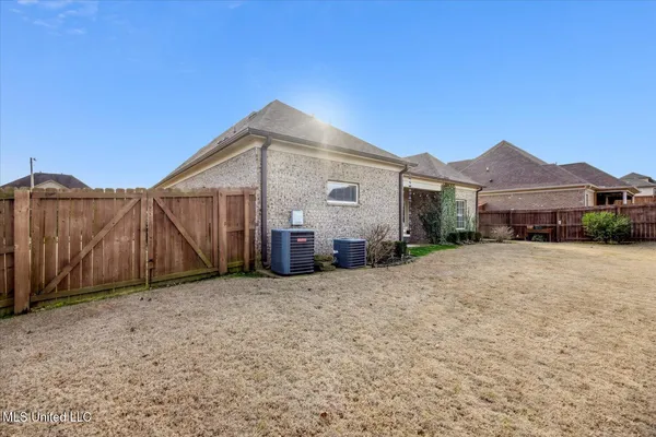 $335,000 | 552 Benton Drive, Nesbit, MS 38651